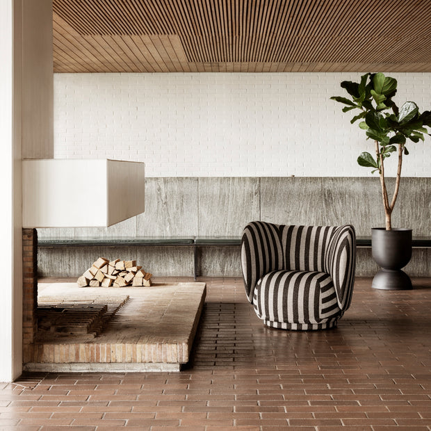 ferm LIVING Křeslo Rico, Louisiana, Sand/Black - DESIGNSPOT