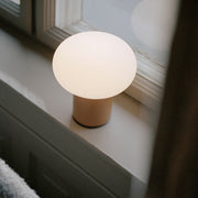 New Works Přenosná lampa Karl-Johan, Cold Black - DESIGNSPOT