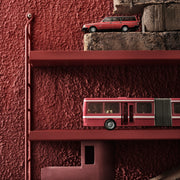 String Policový systém String Pocket Metal, Oxtorgsröd - DESIGNSPOT