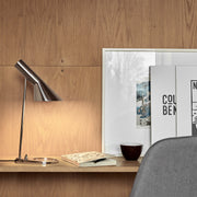Louis Poulsen Stolní lampa AJ, Black - DESIGNSPOT