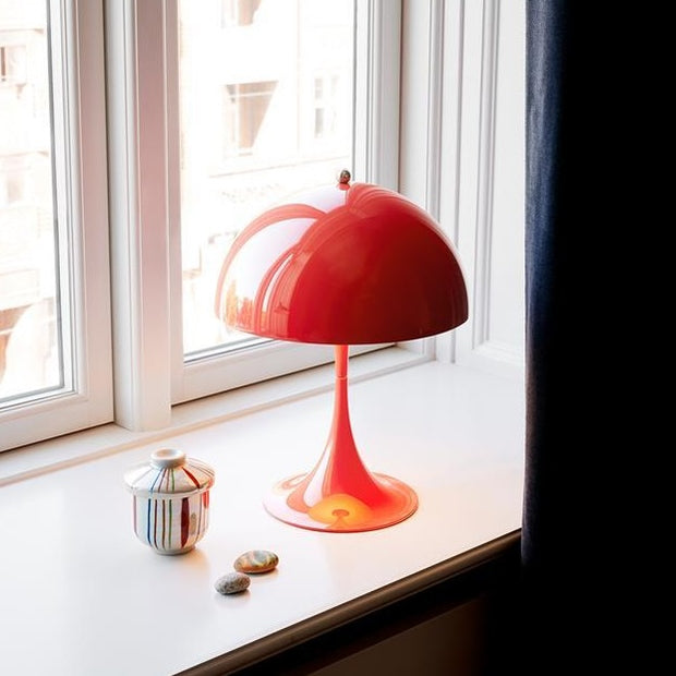 Louis Poulsen Přenosná lampa Panthella 250, Opaque burgundy - DESIGNSPOT