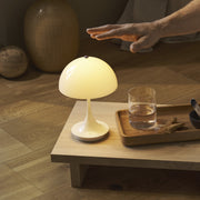 Louis Poulsen Přenosná lampa Panthella 160, Opal beige - DESIGNSPOT