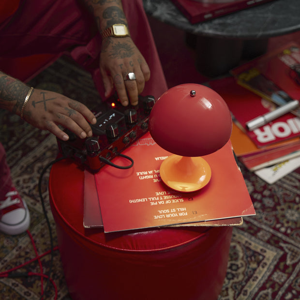 Louis Poulsen Přenosná lampa Panthella 250, Opaque coral - DESIGNSPOT