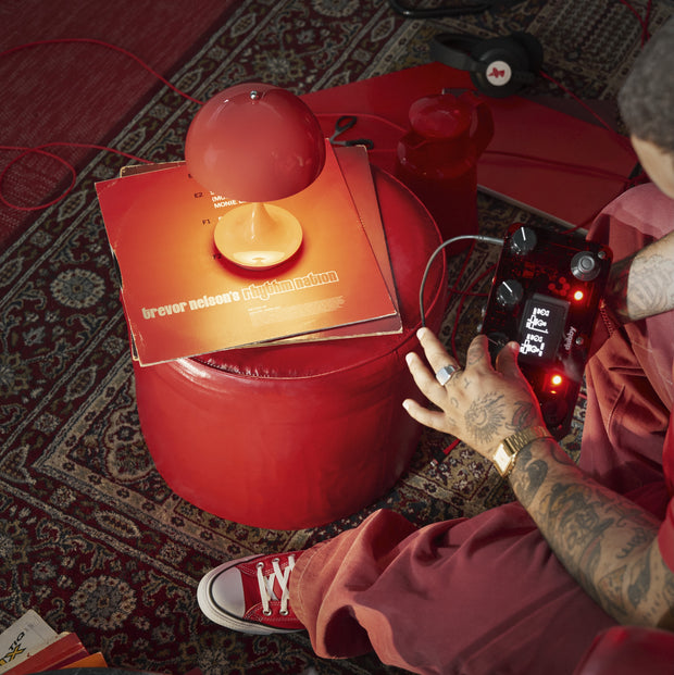 Louis Poulsen Přenosná lampa Panthella 250, Opaque coral - DESIGNSPOT