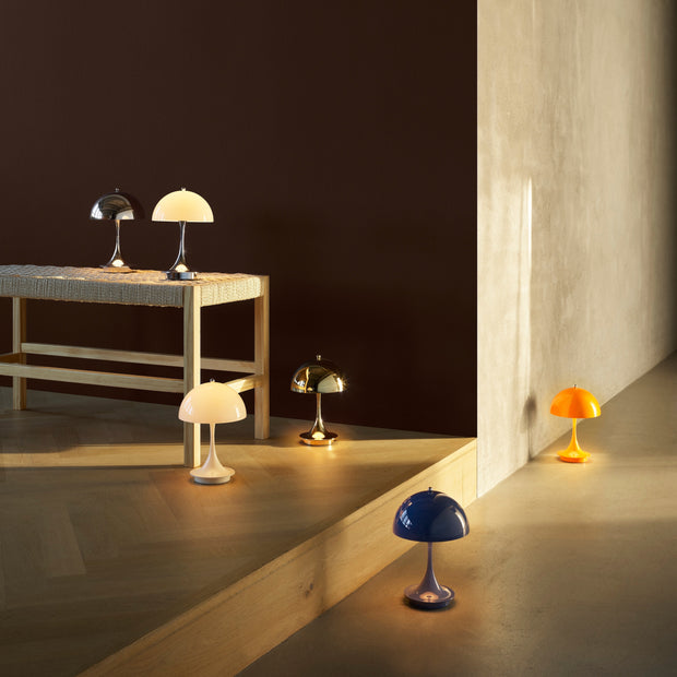 Louis Poulsen Přenosná lampa Panthella 160, Opal beige - DESIGNSPOT