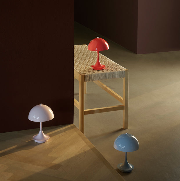 Louis Poulsen Přenosná lampa Panthella 160, Chrome opal beige - DESIGNSPOT
