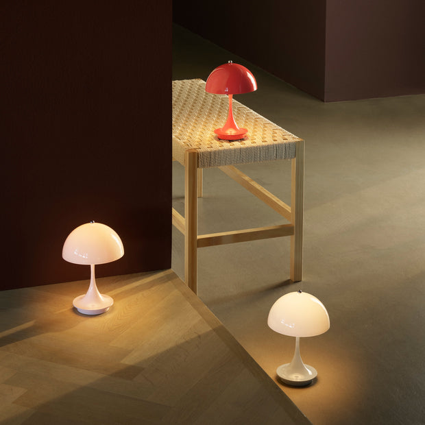 Louis Poulsen Přenosná lampa Panthella 160, Opal beige - DESIGNSPOT