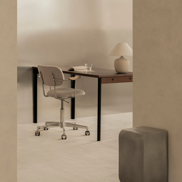 Audo Copenhagen Kancelářská židle Co Task s područkami, Chrome / Natural Oak - DESIGNSPOT