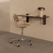 Audo Copenhagen Kancelářská židle Co Task s područkami, Chrome / Natural Oak - DESIGNSPOT