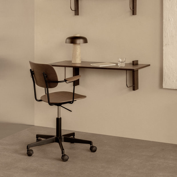 Audo Copenhagen Kancelářská židle Co Task s područkami, Chrome / Natural Oak - DESIGNSPOT