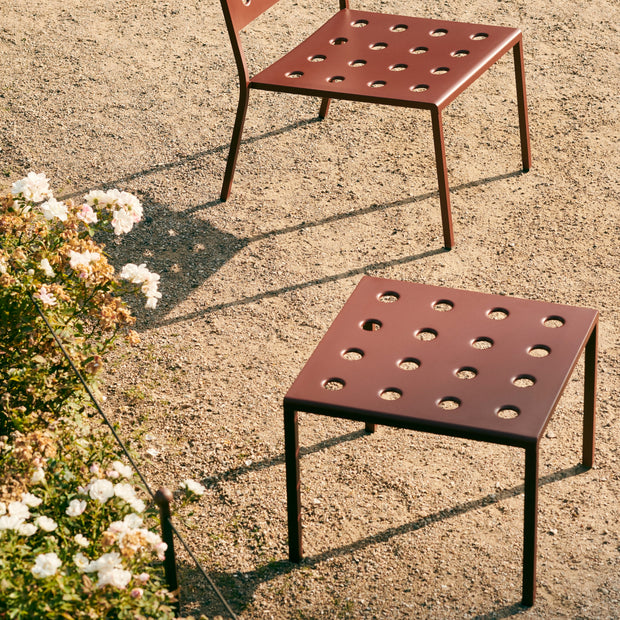 Hay Zahradní stůl Balcony Low Table 75, Iron Red - DESIGNSPOT