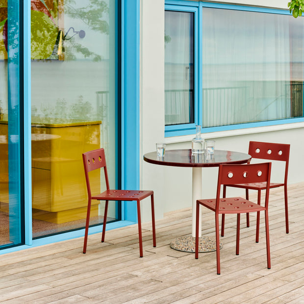 HAY Zahradní stůl Ceramic Ø90, Bordeaux - DESIGNSPOT