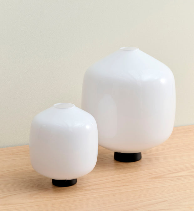 HAY Stolní lampa Buoy Glass, Small, White - DESIGNSPOT