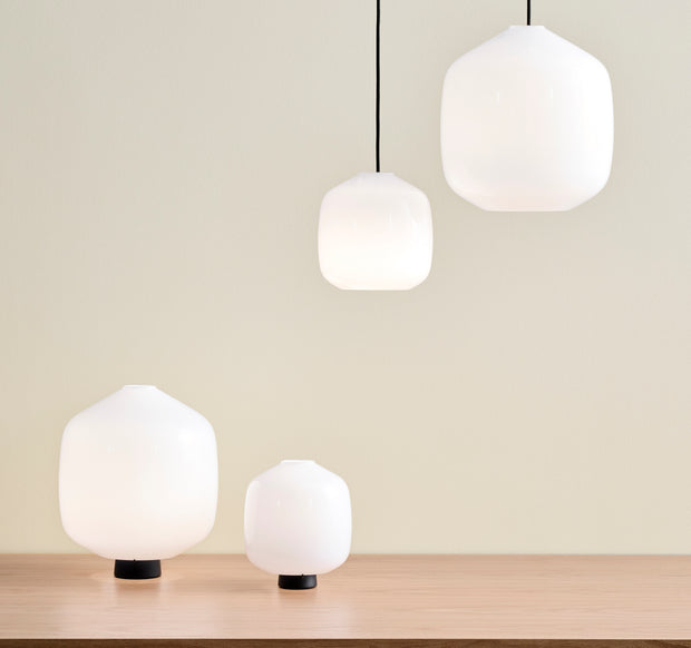 HAY Stolní lampa Buoy Glass, Small, White - DESIGNSPOT