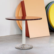 HAY Zahradní stůl Ceramic Ø90, Bordeaux - DESIGNSPOT