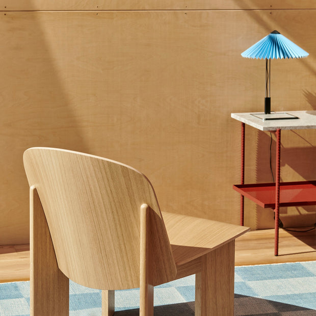 HAY Stolní lampa Matin 300, Mirror Base, Placid Blue - DESIGNSPOT