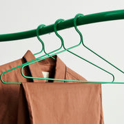 HAY Kovová ramínka na šaty Colour, 3ks, Jungle Green - DESIGNSPOT
