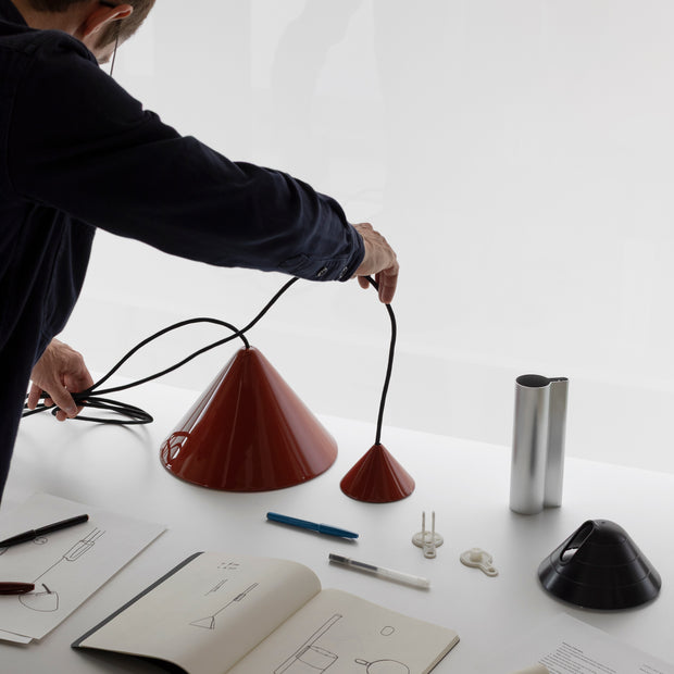 HAY Závěsná lampa Compass Adjustable, 430, Oyster White - DESIGNSPOT