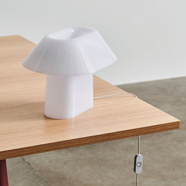 HAY Stolní lampa Drome, White Opal - DESIGNSPOT