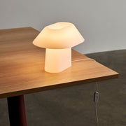 HAY Stolní lampa Drome, White Opal - DESIGNSPOT