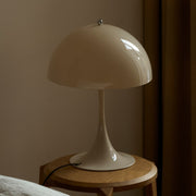 Louis Poulsen Stolní lampa Panthella 320, Opal beige - DESIGNSPOT
