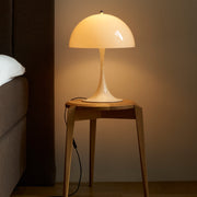 Louis Poulsen Stolní lampa Panthella 320, Opal beige - DESIGNSPOT