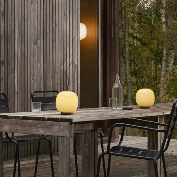 Louis Poulsen Přenosná lampa VL 45 Radiohus, Brass / White Opal - DESIGNSPOT