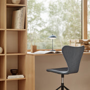 Fritz Hansen Přenosná lampa Clam, Nine Grey - DESIGNSPOT