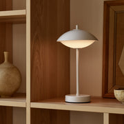 Fritz Hansen Přenosná lampa Clam, Nine Grey - DESIGNSPOT