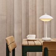 Fritz Hansen Přenosná lampa Clam, White - DESIGNSPOT