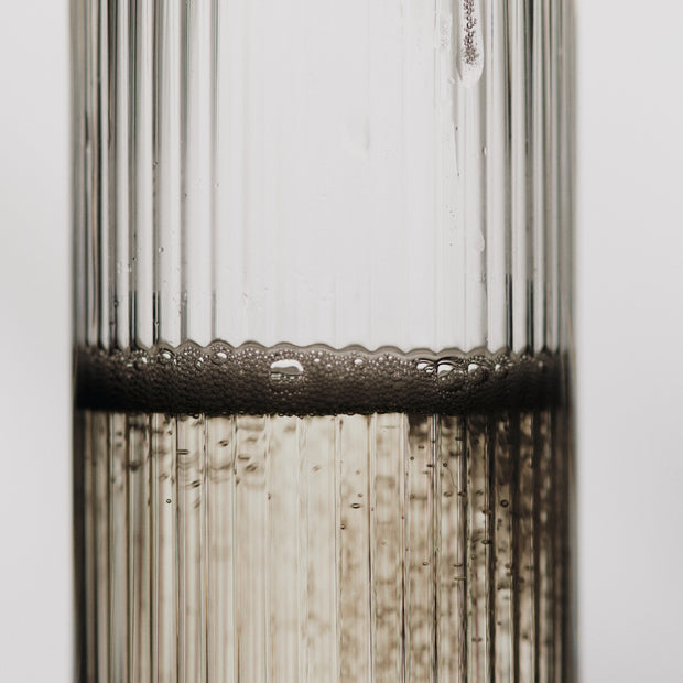 Ferm Living Skleničky na šampaňské Ripple Flutes, Smoked Grey, sada 2 kusů - DESIGNSPOT
