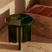 Ferm Living Konferenční stolek Deya, Dark Green - DESIGNSPOT