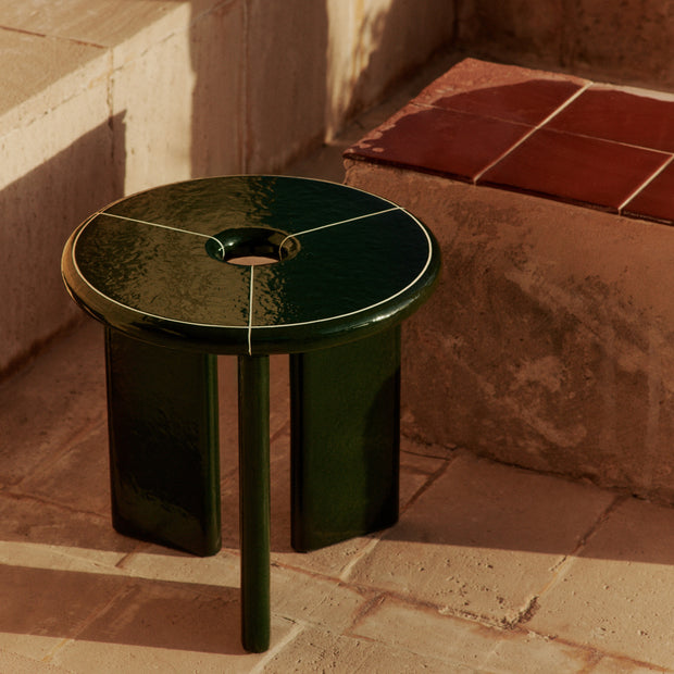 Ferm Living Konferenční stolek Deya, Dark Green - DESIGNSPOT