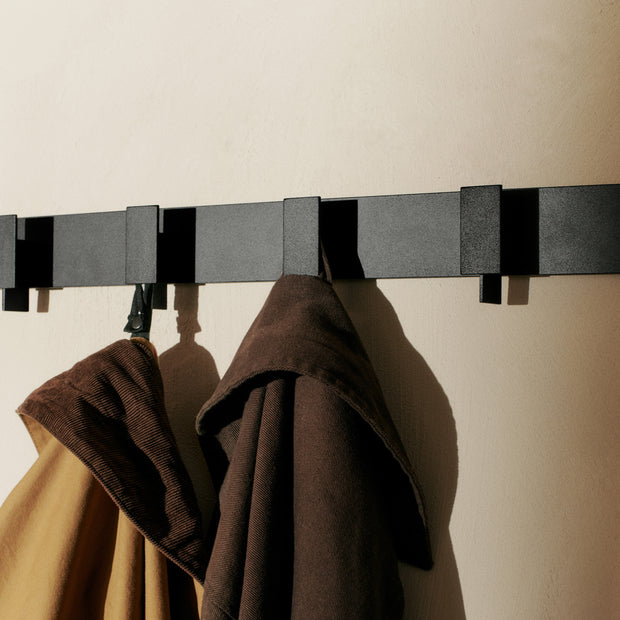 Ferm Living Nástěnný věšák Lager, Cashmere - DESIGNSPOT