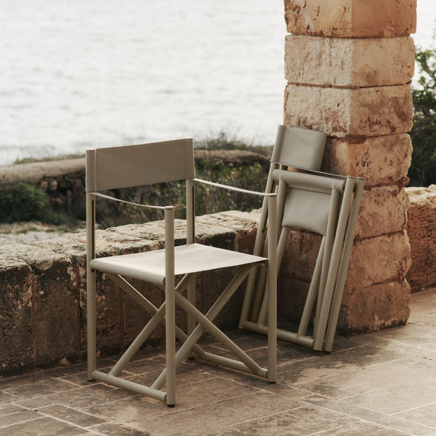 Ferm Living Skládací židle Voya, Cashmere - DESIGNSPOT