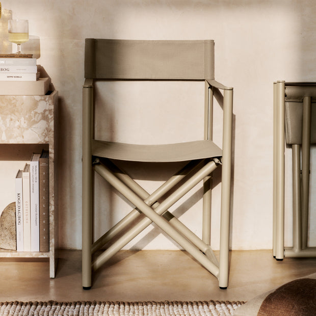 Ferm Living Skládací židle Voya, Cashmere - DESIGNSPOT