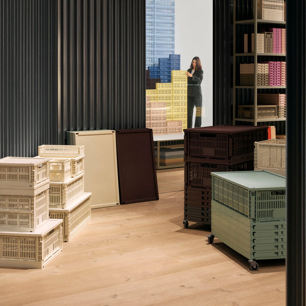 HAY Úložný box Colour Crate, Small, Charcoal - DESIGNSPOT