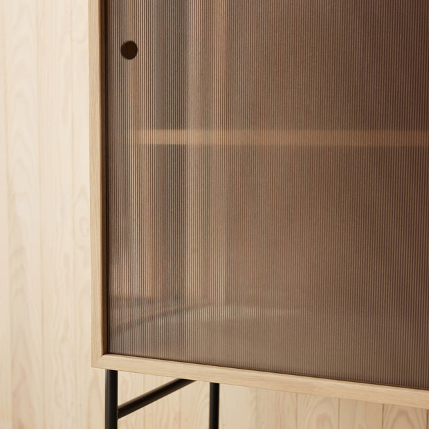 Northern Skříňka Hifive Glass Cabinet, Smoked Oak - DESIGNSPOT