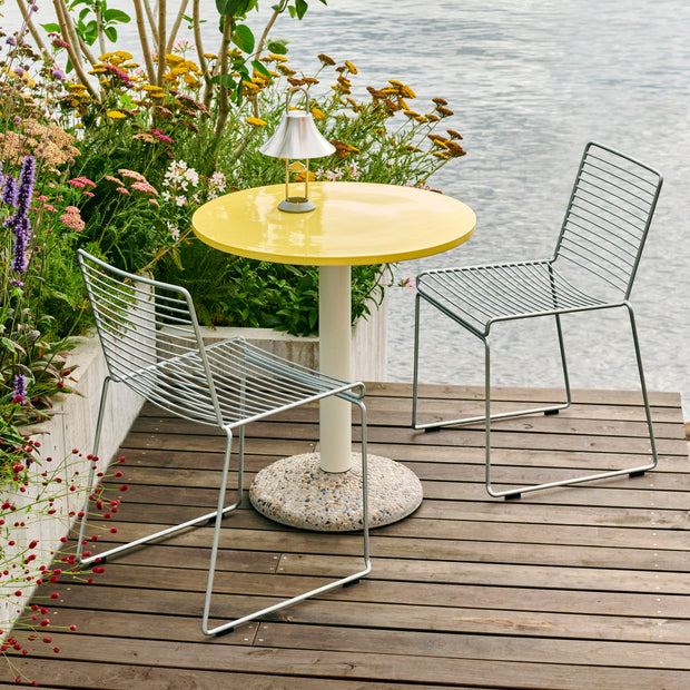 HAY Zahradní stůl Ceramic Ø70, Bright Yellow - DESIGNSPOT