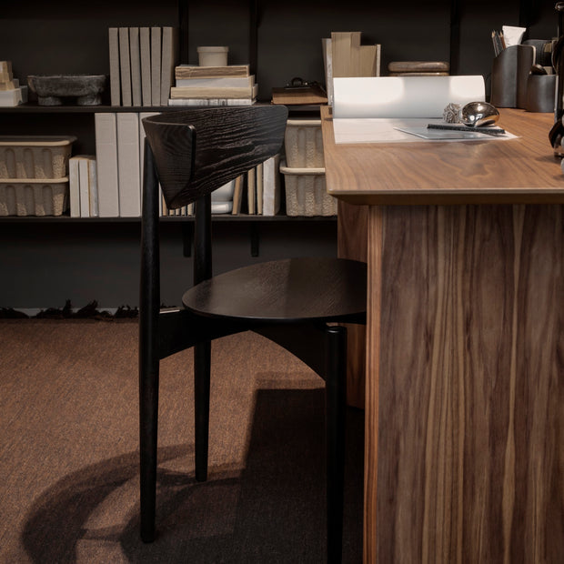 ferm LIVING Jídelní židle Herman Wood, Black - DESIGNSPOT