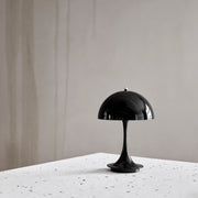 Louis Poulsen Přenosná lampa Panthella 160, Opal beige - DESIGNSPOT