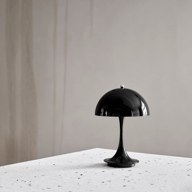 Louis Poulsen Přenosná lampa Panthella 160, Opal beige - DESIGNSPOT