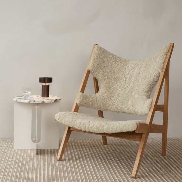 Audo Copenhagen Křeslo Knitting, Sheepskin, Walnut / Sahara - DESIGNSPOT