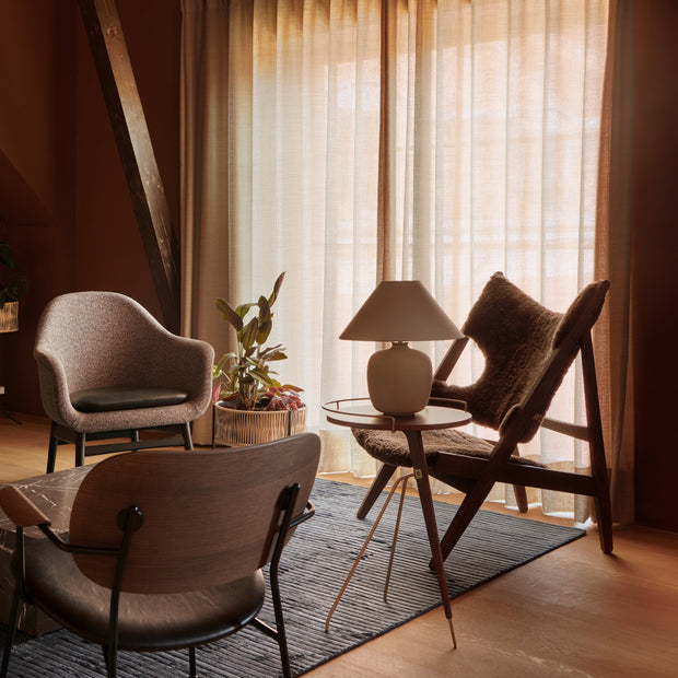 Audo Copenhagen Křeslo Knitting, Sheepskin, Walnut / Sahara - DESIGNSPOT