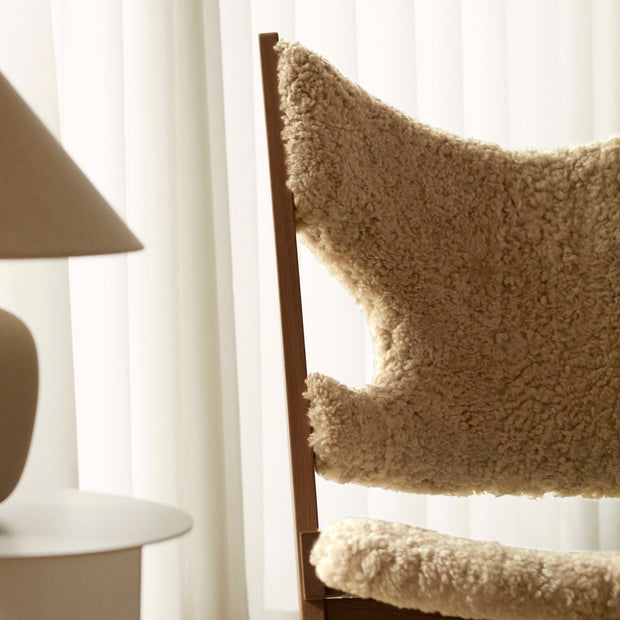 Audo Copenhagen Křeslo Knitting, Sheepskin, Walnut / Sahara - DESIGNSPOT