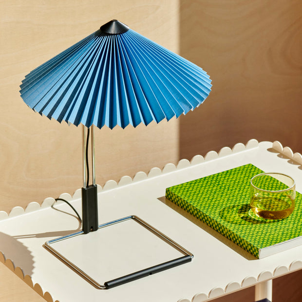 HAY Stolní lampa Matin 300, Mirror Base, Placid Blue - DESIGNSPOT