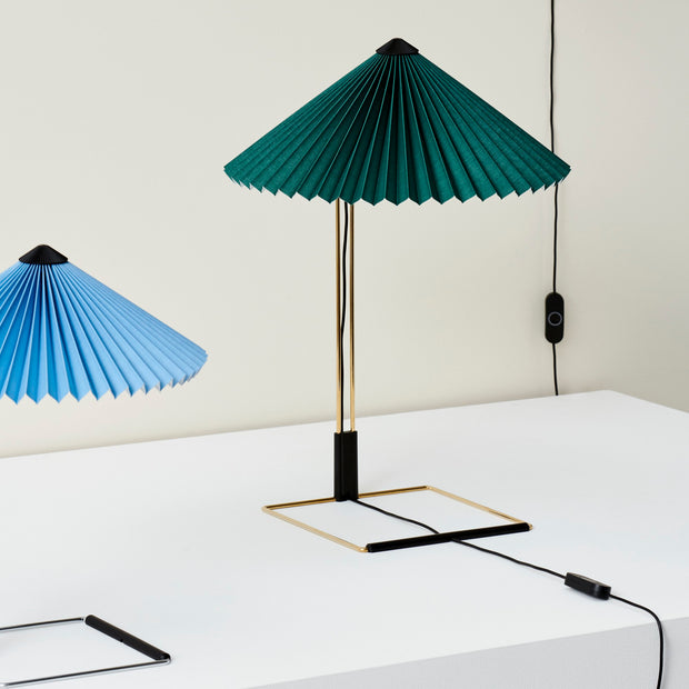 HAY Stolní lampa Matin 300, Mirror Base, Placid Blue - DESIGNSPOT