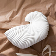 ferm LIVING Květináč Shell Pot - DESIGNSPOT