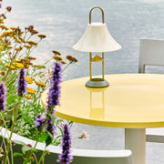 HAY Zahradní stůl Ceramic Ø70, Bright Yellow - DESIGNSPOT
