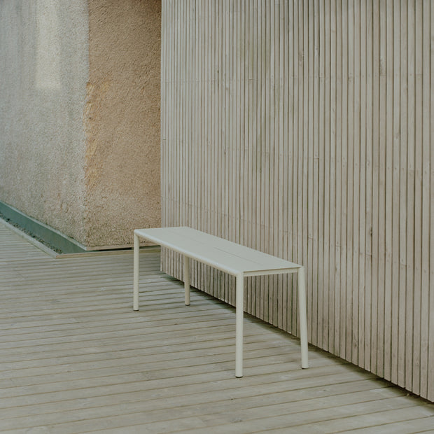 New Works Zahradní lavice May, Light Grey - DESIGNSPOT